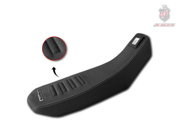 Funda de asiento antideslizante negra con humps vulcanizados y costura de color blanco para moto KTM 950 y 990 Adventure de Trail